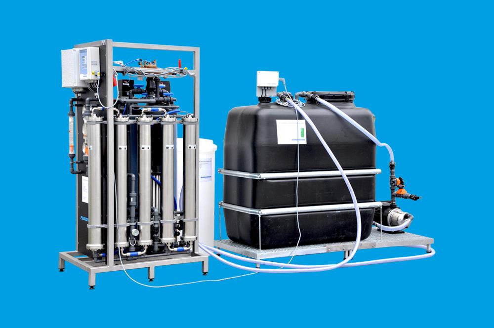 Mobile water treatment in container